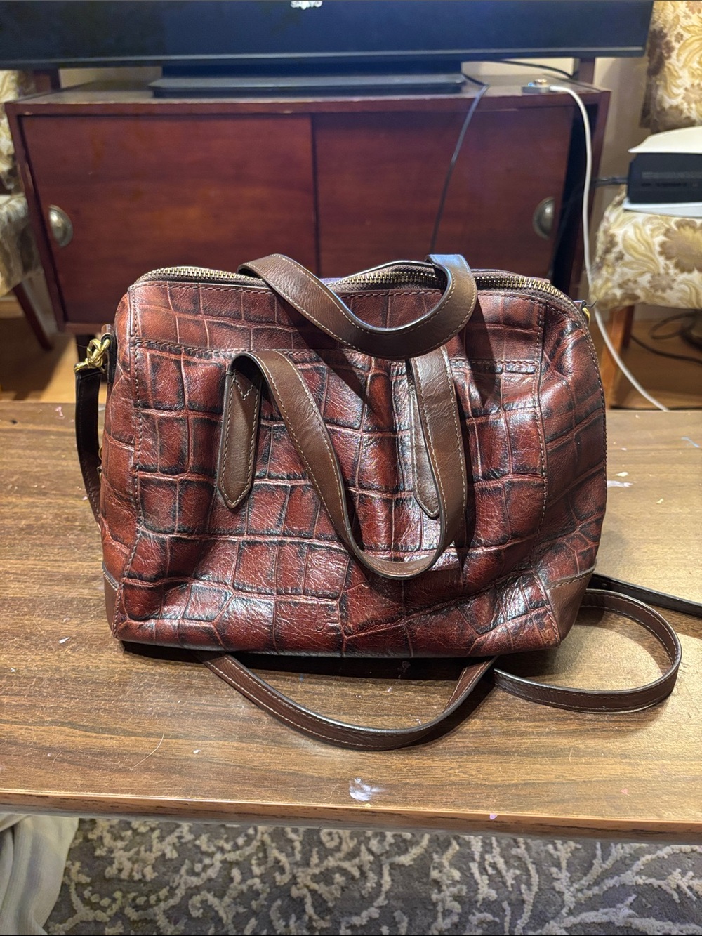 Fossil Croc-Embossed Leather Crossbody Bag - Dark Brown - Picture 4 of 7